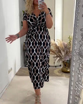 Kortärmad klänning med diamanttryck