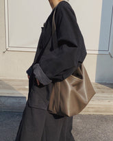 Axelväska med dragkedja