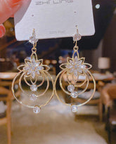 Kristalllotus örhängen med tre bågar