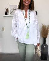 Avslappnad topp med solid färg och knappar