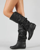 Skrynkliga platta knästövlar