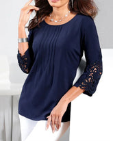 Blus med veckade och spetsärmar