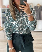 Lönnlövsmönstrad skjorta med knäppning