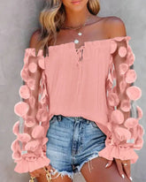 Tredimensionell kronblad i enfärgad topp