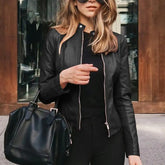 Motorjacka i läder för kvinnor