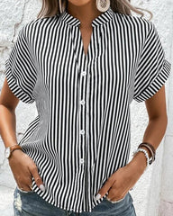 Randig skjorta med v-ringning