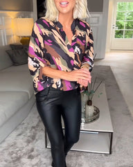 Blus med V-ringning och tie-dye mönster