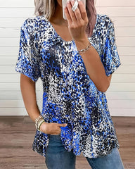 Rynkad v-ringad topp i leopardmönster och korta armar
