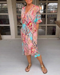 Halvärmsklänning med v-ringning