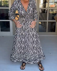 V-ringad klänning med randig tryck