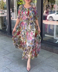 Blommig klänning med rund hals