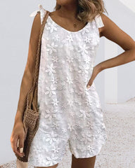 Avslappnad jumpsuit med spetsrem