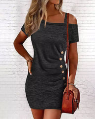 Axelbandslös enfärgad klänning