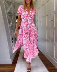 Klänning med v-ringning och blommönster