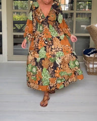 V-ringad långärmad klänning