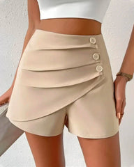 Plisserade enfärgade modeshorts