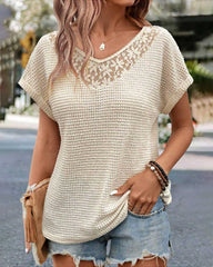 Enfärgad V-ringad blus med spetssöm