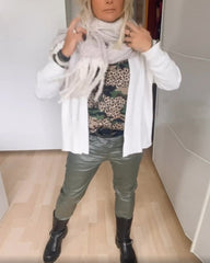 V-ringad topp med leopardmönster
