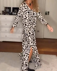 Långärmad lös klänning med V-ringning