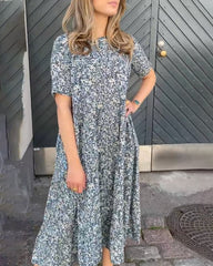 Kortärmad klänning med blommigt tryck