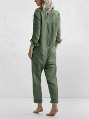 Långärmad jumpsuit med knäppning och avslappnad reversficka