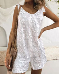 Avslappnad jumpsuit med spetsrem