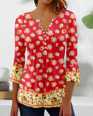 V-ringad blus med knapp i tryck och 3/4-ärm