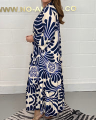 Tryckt klänning med v-ringning