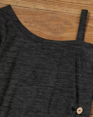 Axelbandslös enfärgad klänning