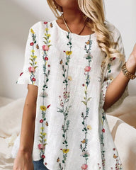 Topp med rund hals i blommönster