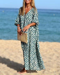 V-ringad klänning med fyrkantigt tryck