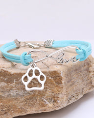 Armband med hundtassformat hängande