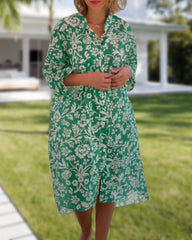 Blommig klänning med v-ringning