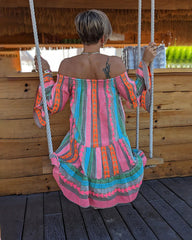 Båtringad klänning med klockärmar