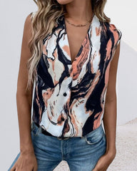 V-ringad topp i marmortryck med knapp