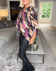Blus med V-ringning och tie-dye mönster