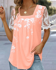 Tryckt blus med fyrkantig halsringning och spetsärmar