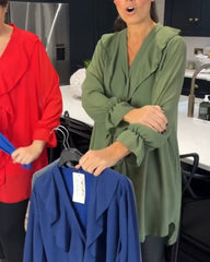 Enfärgad blus med v-ringad lotusblad