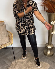 Långärmad topp med leopardtryck