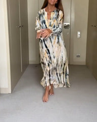 Klänning i modetryck med lång ärm