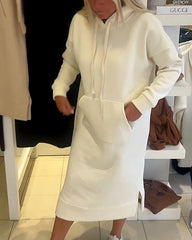 Avslappnad klänning med hoodie