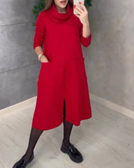 Enfärgad klänning med turtleneck-ficka