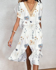 V-ringad slitsad klänning med tryck