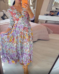 V-ringad långärmad klänning med pastoral tryck