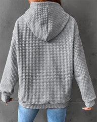 Enfärgad huvtröja med fickor