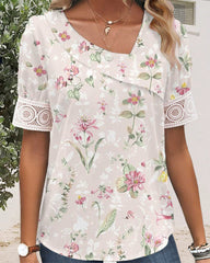 Topp med korta ärmar och blommönster