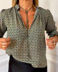V-ringad ledig blus med geometriskt tryck