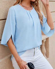 Elegant enfärgad blus med halv ärm