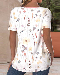 T-shirt med rund hals och blommiga och korta ärmar